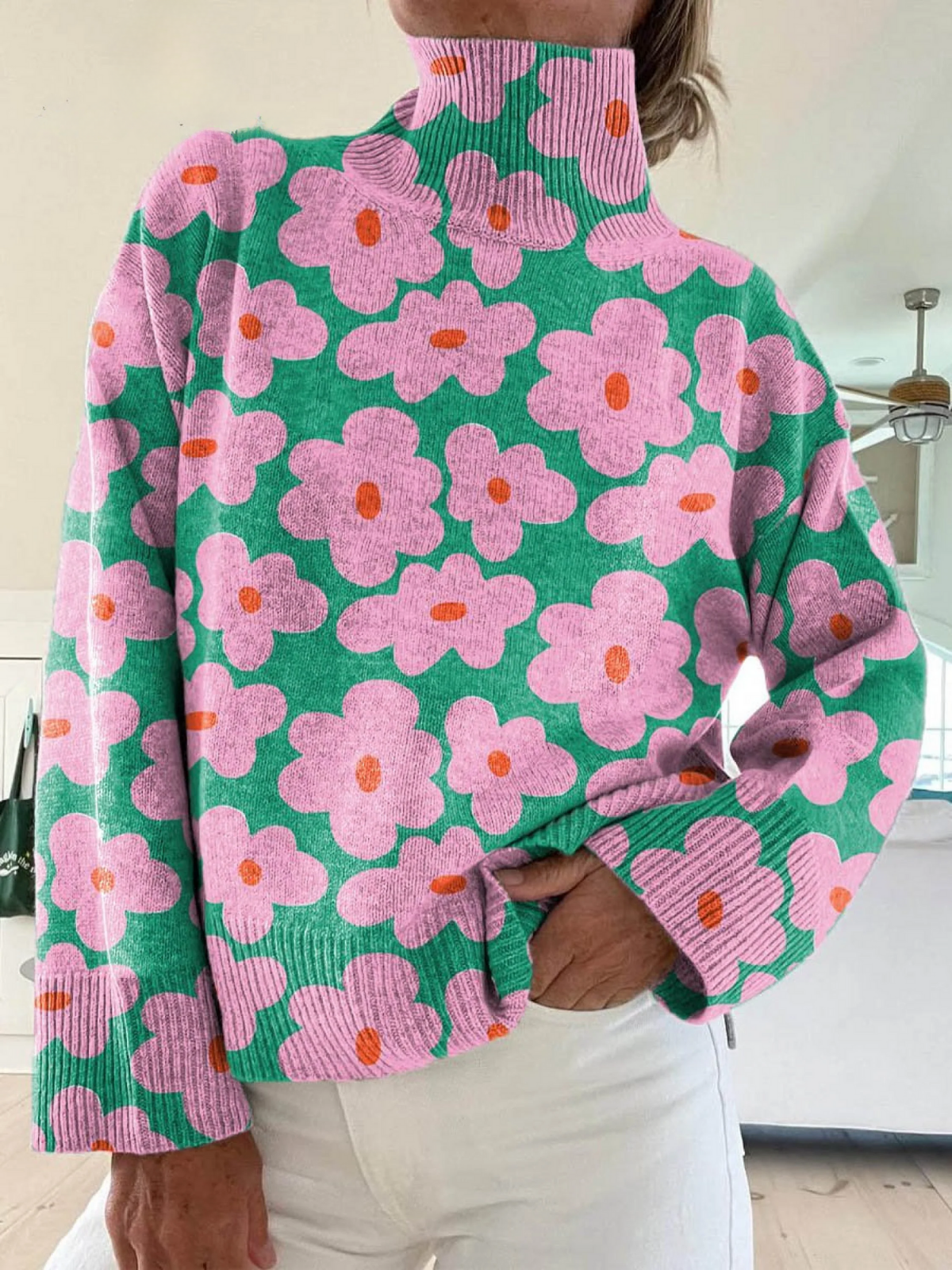 Alessia™ | Maglione floreale con collo alto